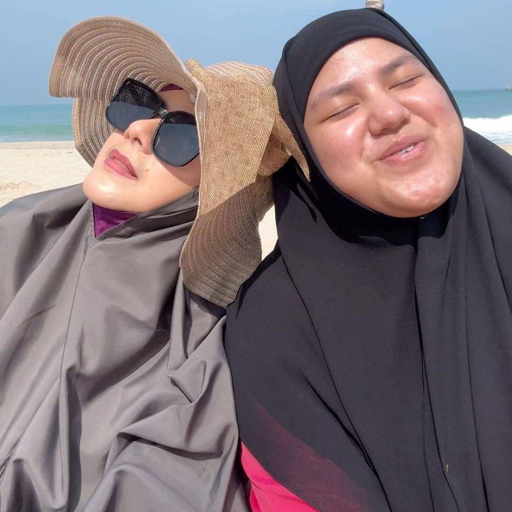 Aisyah dan Astri Ivo (Instagram.com/astrie_ivo)