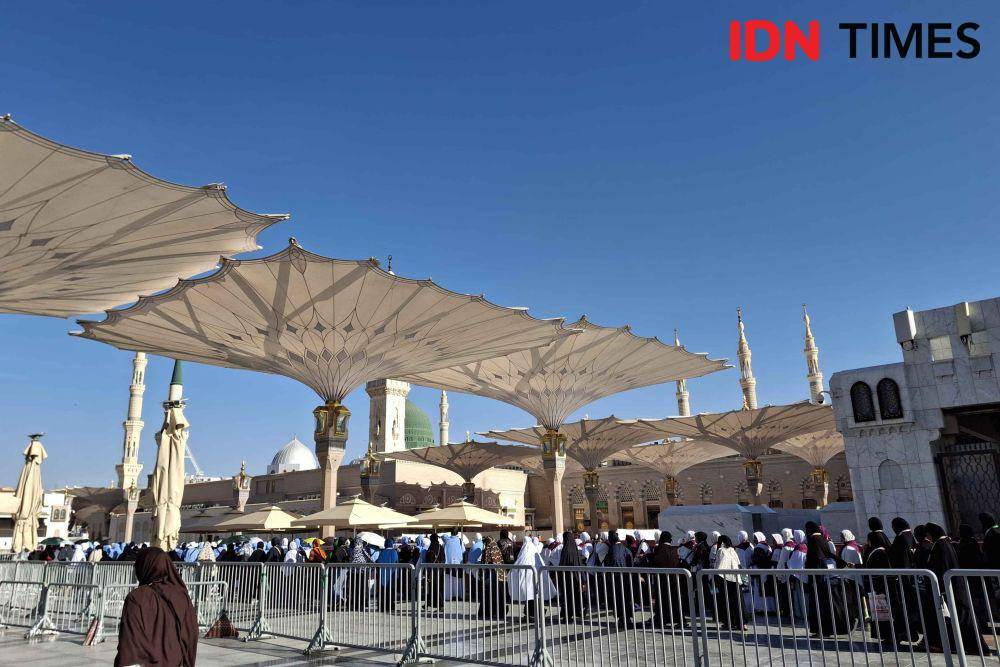 Suasana di Masjid Nabawi, Madinah, Kamis (27/6/2024). (IDN Times/Faiz Nashrillah)