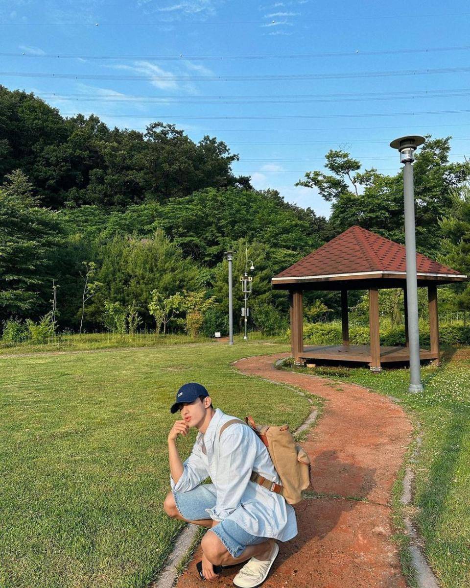 OOTD pakai baseball cap ala DK SEVENTEEN (instagram.com/dk_is_dokyeom)