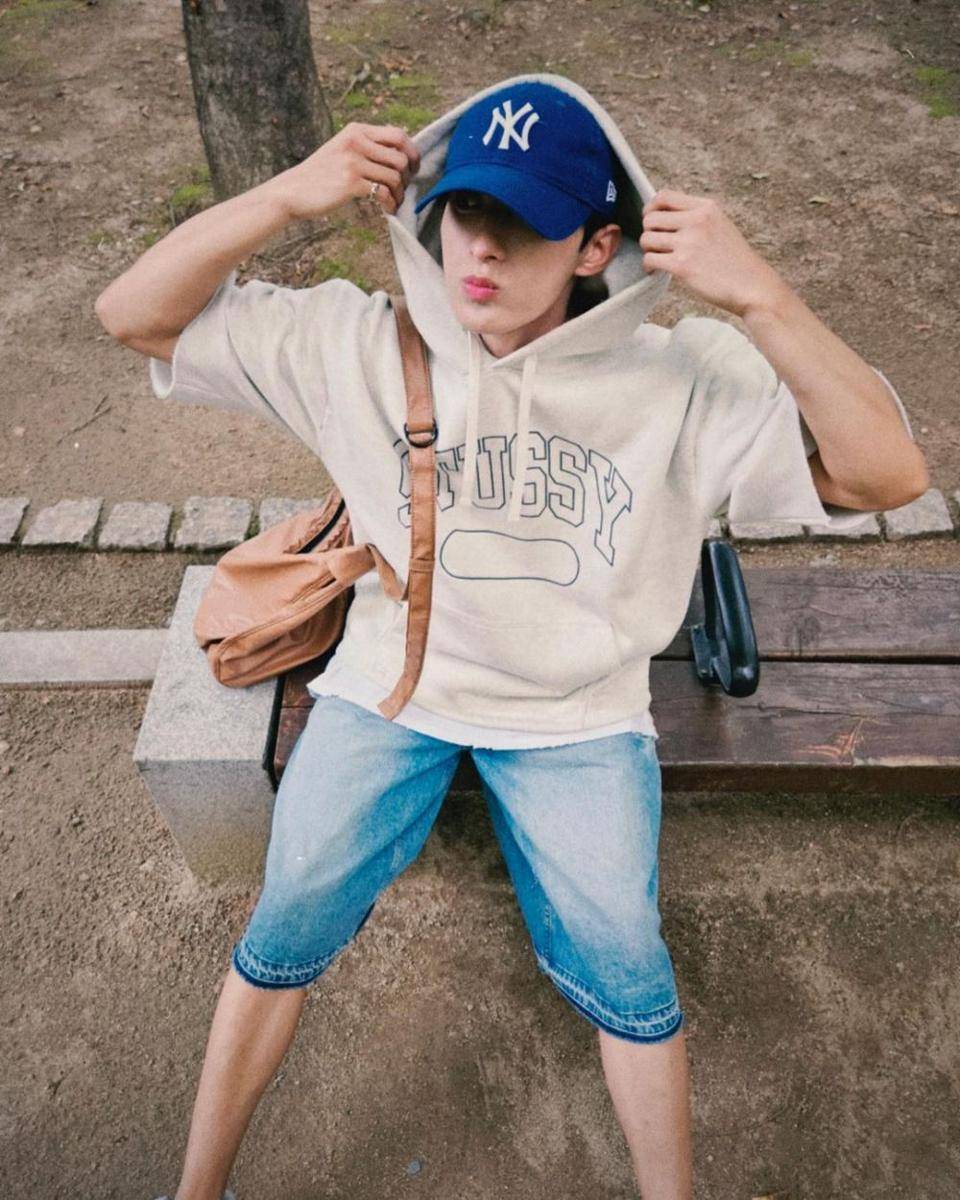 OOTD pakai baseball cap ala DK SEVENTEEN (instagram.com/dk_is_dokyeom)