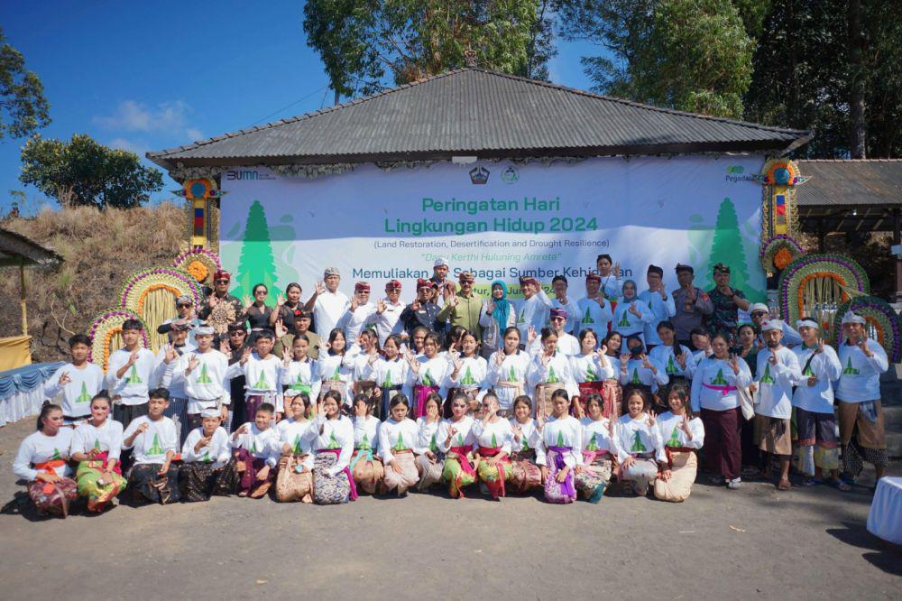 Pegadaian Sebarkan Eco Enzyme di Danau Batur Bali