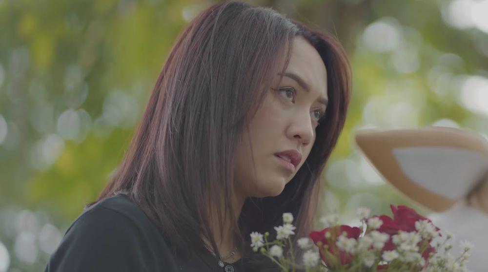 Lirik Lagu Kembang Wangi - Happy Asmara dan Terjemahannya