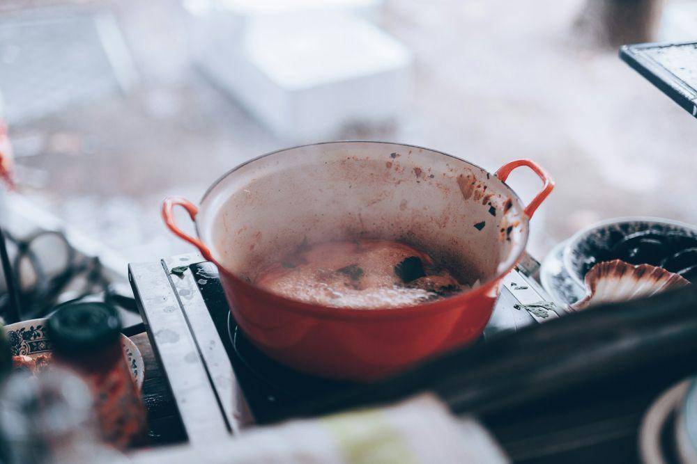 ilustrasi memasak adonan gula merah (unsplash.com/Florencia Viadana)