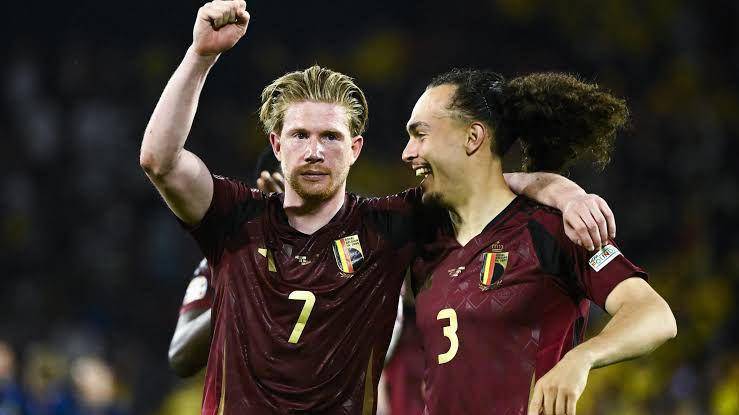 Kevin de Bruyne (kiri) saat Belgia menang atas Rumania (uefa.com)