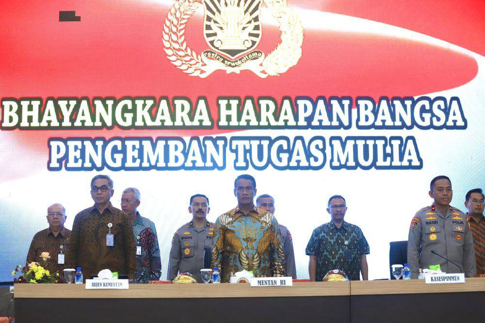 Menteri Pertanian, Andi Amran Sulaiman (Mentan Amran), menekankan pentingnya komitmen dari semua pihak, termasuk Polri sebagai institusi negara di bidang keamanan dan penegak hukum untuk ikut menjaga ketahanan pangan. (Dok. Kementan)