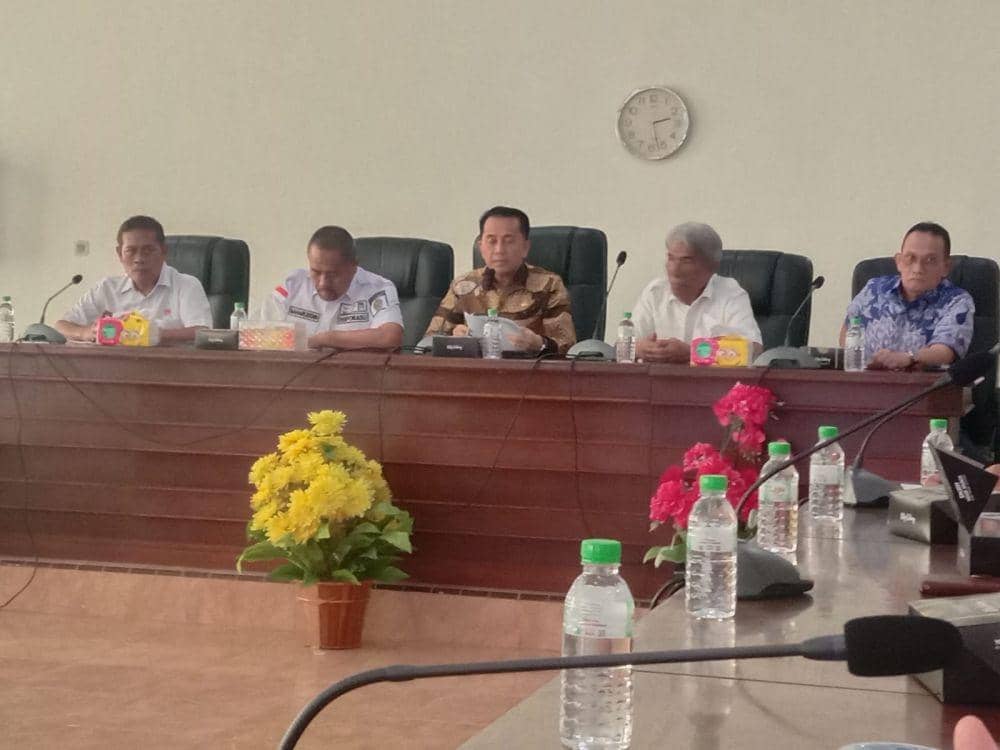 Pj Gubernur Sumut Agus Fatoni saat datang ke KONI Sumut, Jumat (28/6/2024) (dok.istimewa)