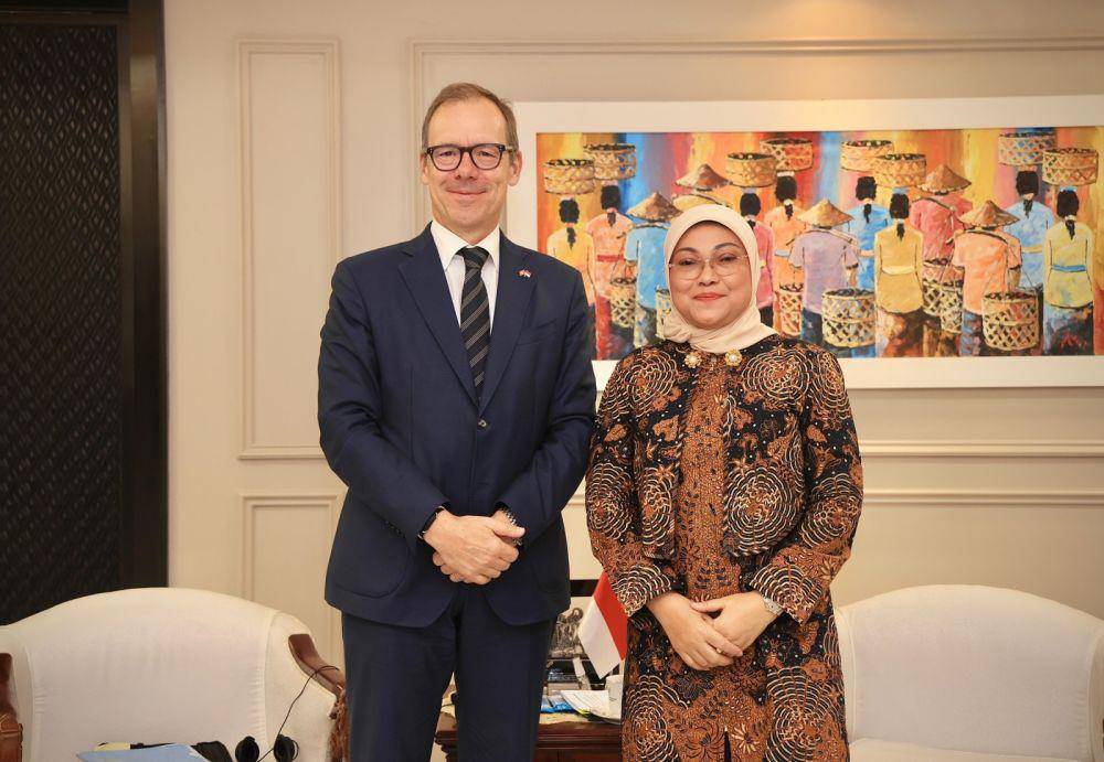 Pertemuan Menteri Ketenagakerjaan (Menaker), Ida Fauziyah dengan Duta Besar Swiss untuk Indonesia, Olivier Zehnder, di Jakarta, Kamis (27/6/2024). (dok. Kemenaker)