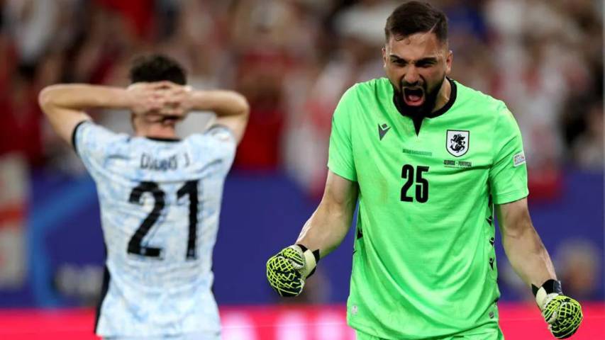 Giorgi Mamardashvili (depan) (uefa.com)