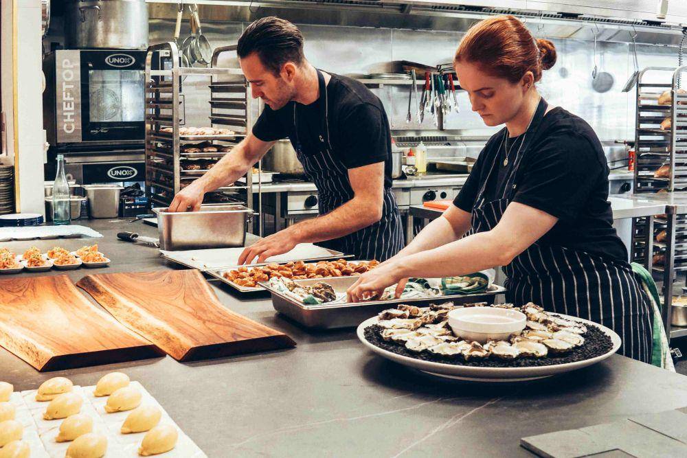ilustrasi jasa catering (pexels.com/Elle Hughes)