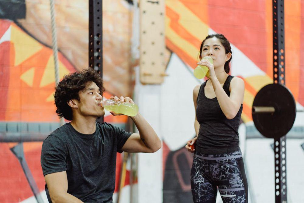 Minuman Terbaik untuk Dikonsumsi saat Berolahraga