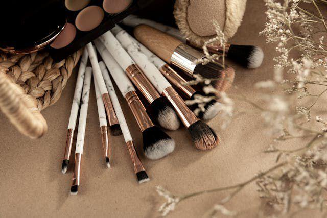 10 Tips Merawat Brush Makeup yang Benar agar Bebas Kuman