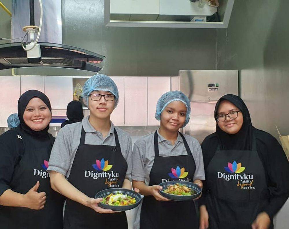 DignityKu (instagram.com/DignityKu)