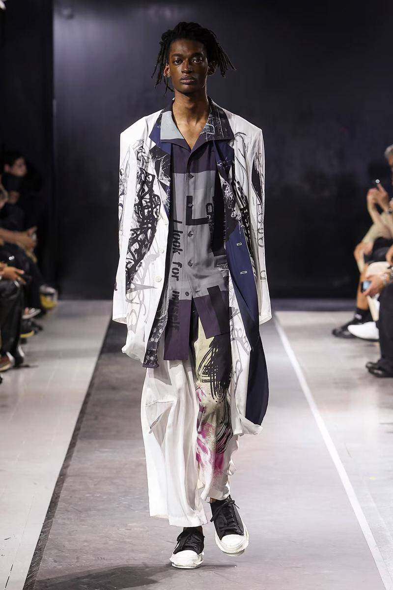 Yohji Yamamoto Pour Homme S/S '25 di Paris Fashion Week Menswear 2024 (dok. Yohji Yamamoto)