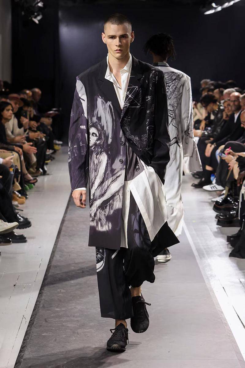Yohji Yamamoto Pour Homme S/S '25 di Paris Fashion Week Menswear 2024 (dok. Yohji Yamamoto)