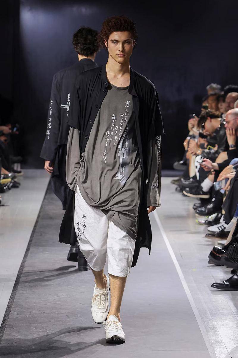 Yohji Yamamoto Pour Homme S/S '25 di Paris Fashion Week Menswear 2024 (dok. Yohji Yamamoto)