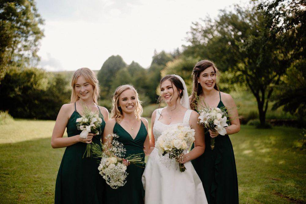 ilustrasi pengantin dan bridesmaid (pexels.com/Jenn)