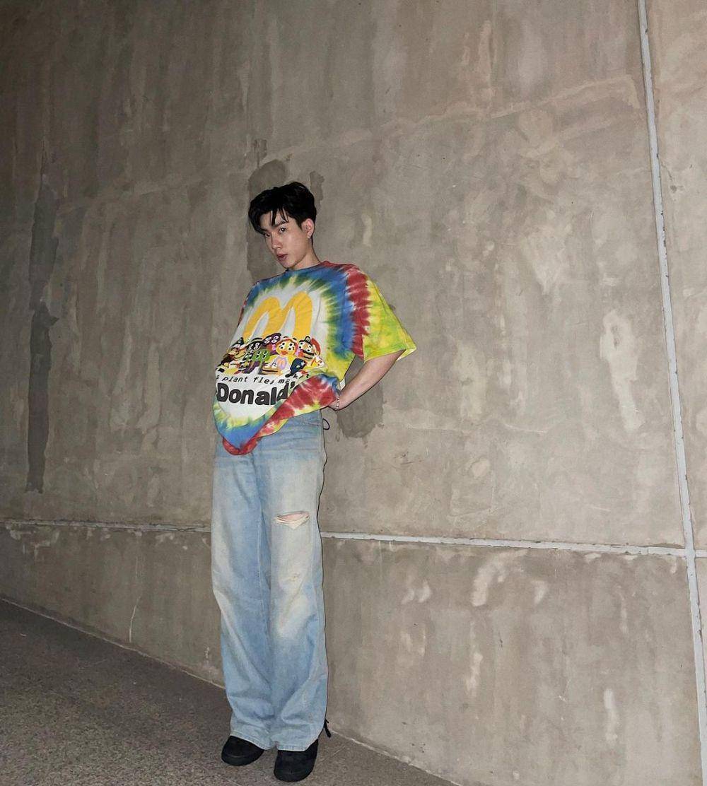 gaya french tuck ala Off Jumpol (instagram.com/tumcial)