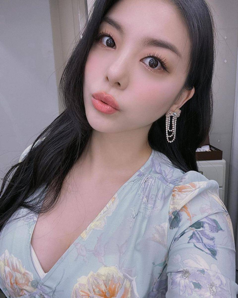 makeup simpel untuk ngantor (instagram.com/aileeonline)