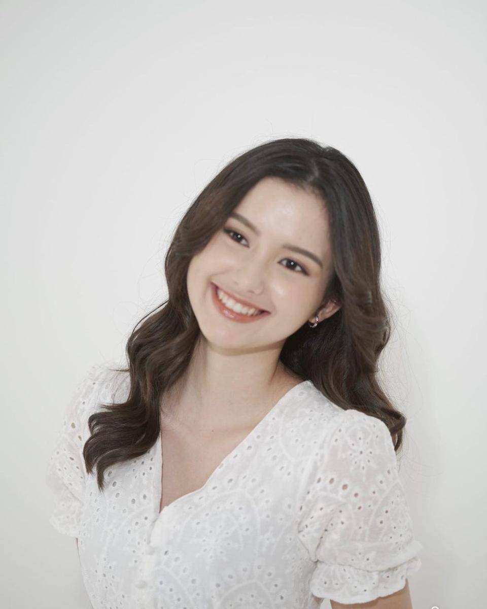 makeup natural ala Sarah Menzel (instagram.com/ssarah_menzel)