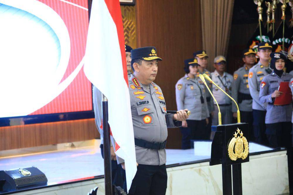 Kapolri Pimpin Sertijab Kadiv Propam hingga Komjen Pol Ahmad Luthfi