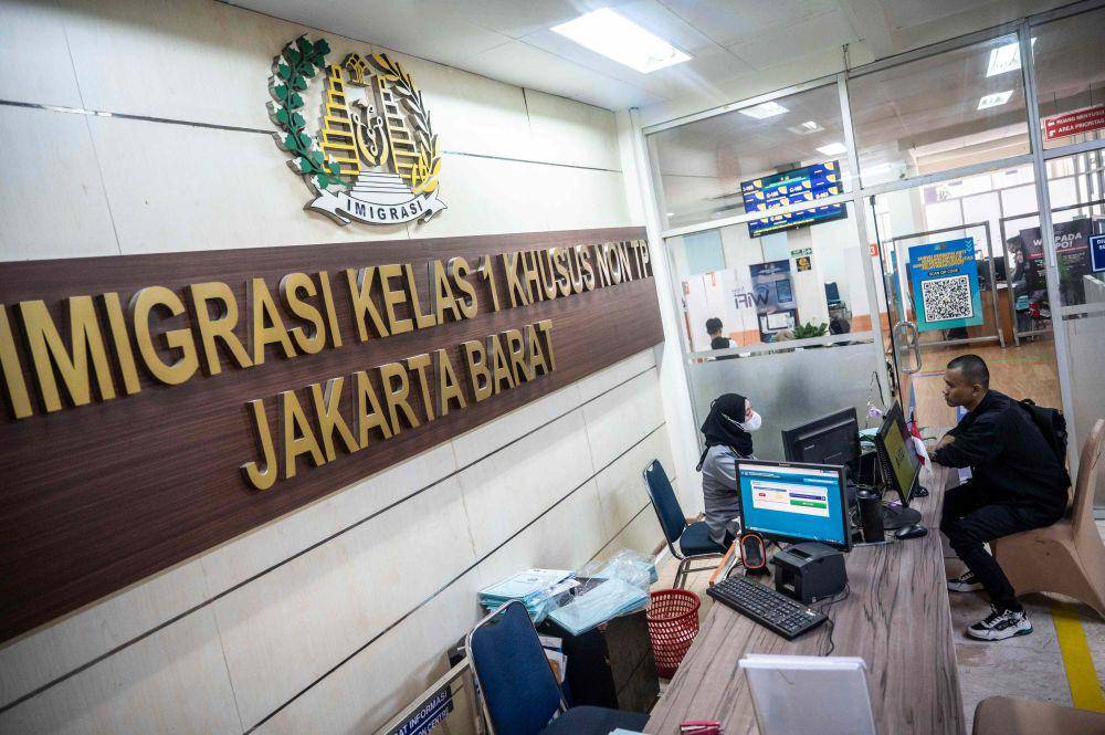 Kantor Imigrasi Kelas 1 Khusus Non TPI Jakarta Barat, Jakarta, Senin (24/6/2024). (ANTARA FOTO/Aprillio Akbar)
