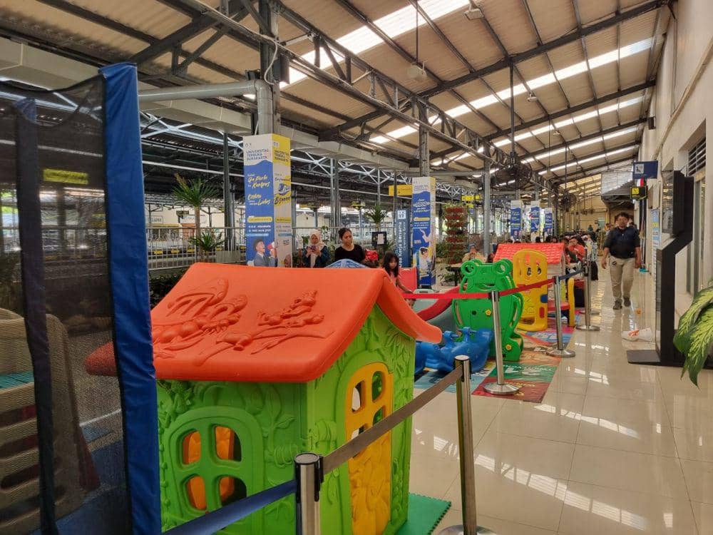 Program Fun Trip Carnival with KAI di Stasiun Balapan. (Dok/PT KAI Daops VI)