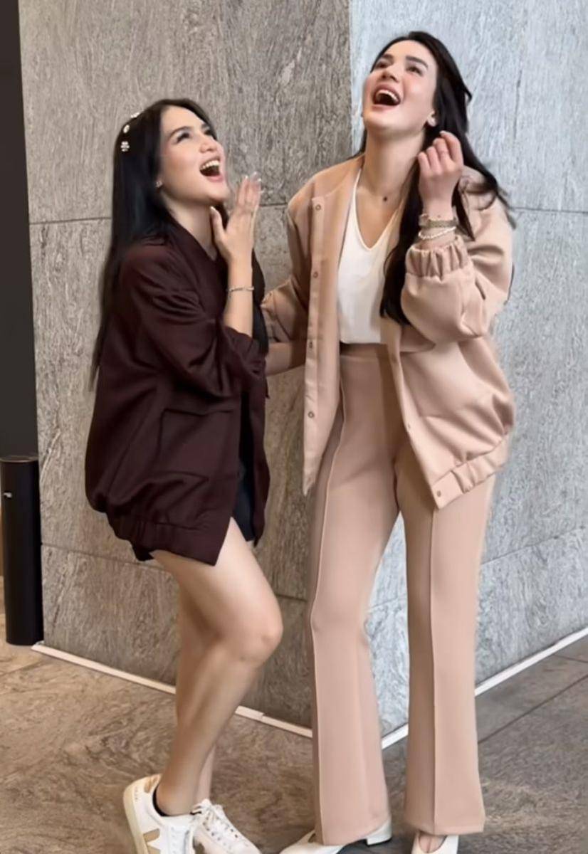 potret Alice Norin ketemu Davina Karamoy (Instagram.com/davinaakaramoy)