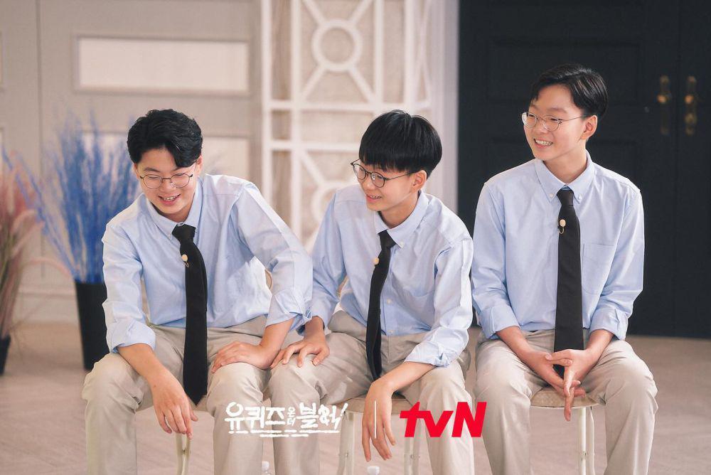 Kehidupan Remaja Song Triplets Terungkap di You Quiz on The Block