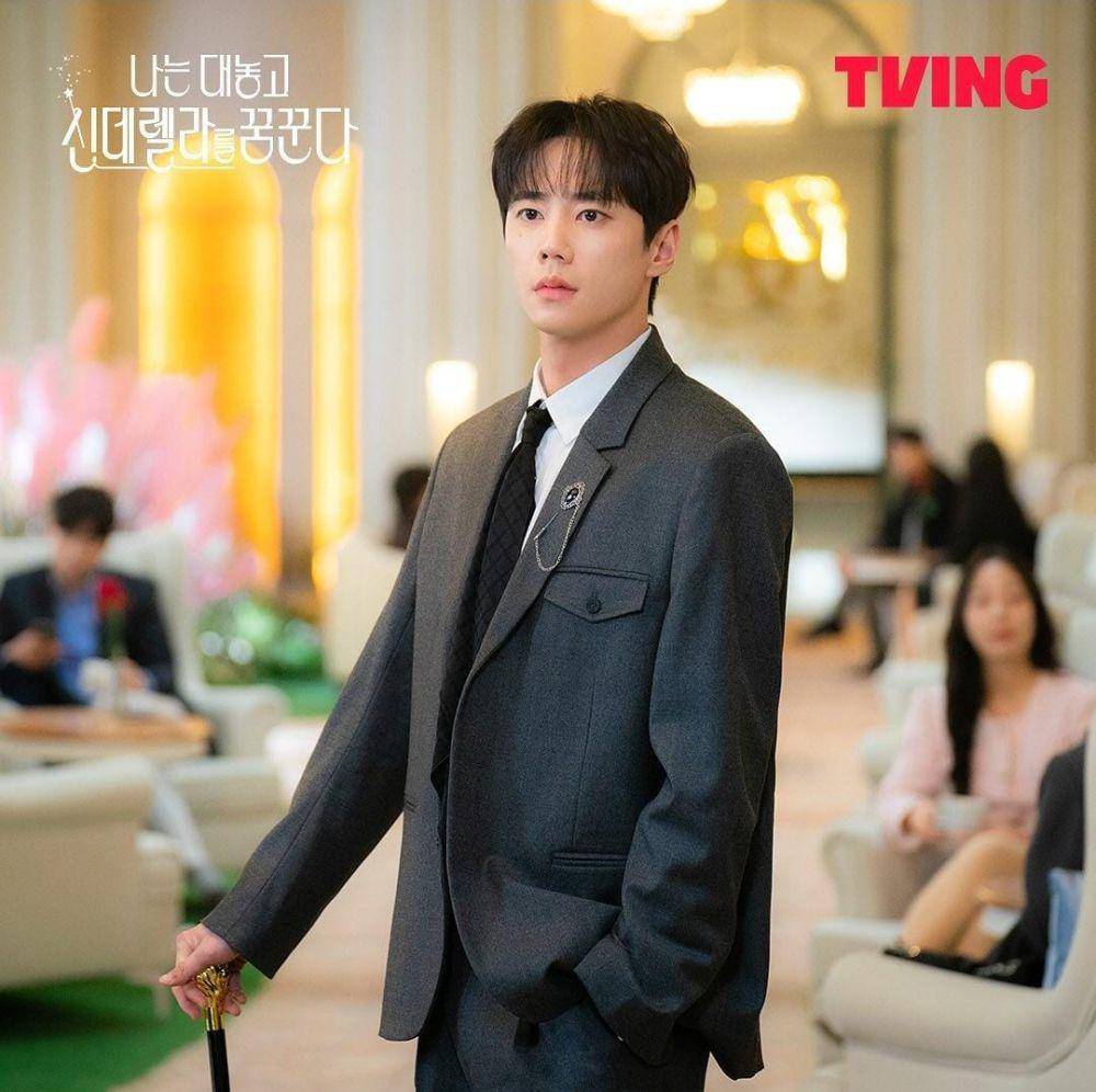 Lee Jun Young di drama Dreaming of a Freaking Fairy Tale (instagram.com/tving.official)