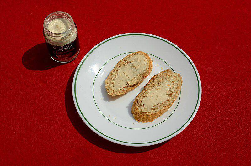 Ricotta forte (commons.wikimedia.org/AlexanderVanLoon)