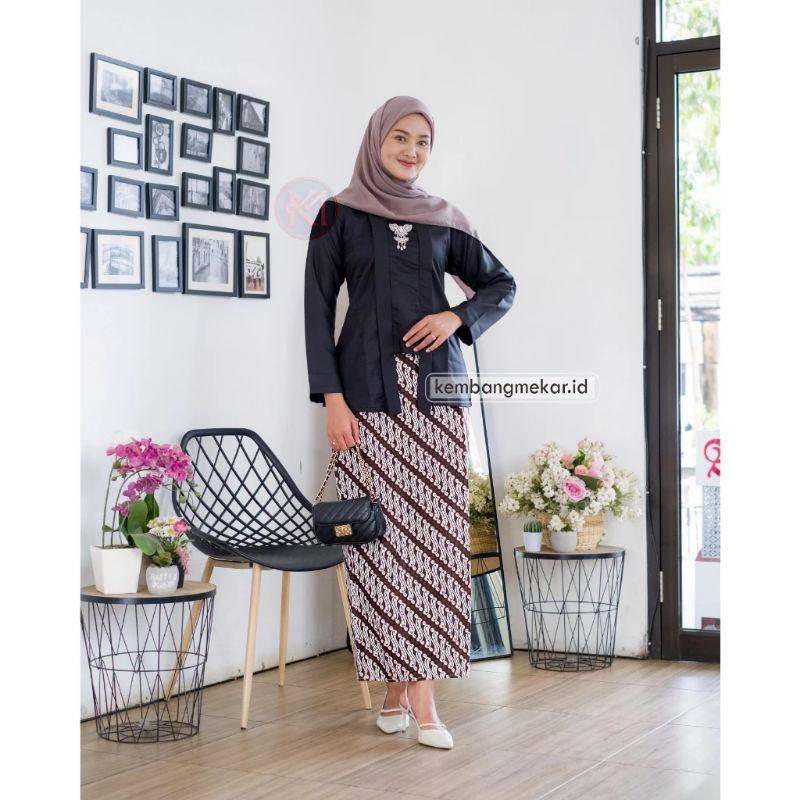 Rekomendasi rok kebaya untuk wisuda (Shopee.com/Kembangmekar Store)