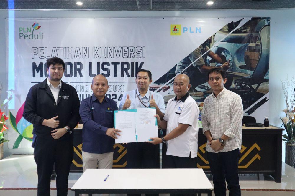Dukung Energi Bersih, SMKN 3 Kotabumi Pilih Gunakan REC PLN