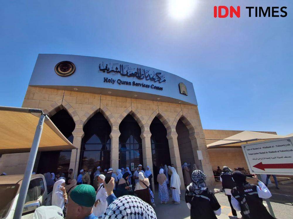 Melihat Langsung Percetakan Al Qur'an Terbesar di Dunia