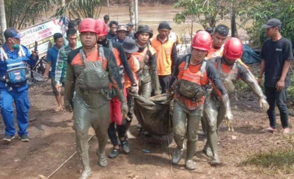 Jasad Korban Sumur Minyak Terbakar Ditemukan 500 Meter dari TKP