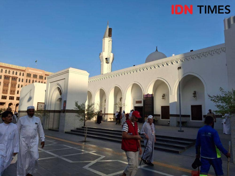 Potret Masjid Ali bin Abi Thalib di Madinah, Arab Saudi