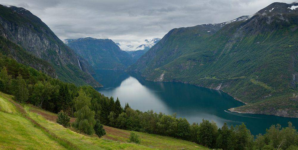 ilustrasi fjord Tajforden di Norwegia (wikimedia.org/Ximonic)