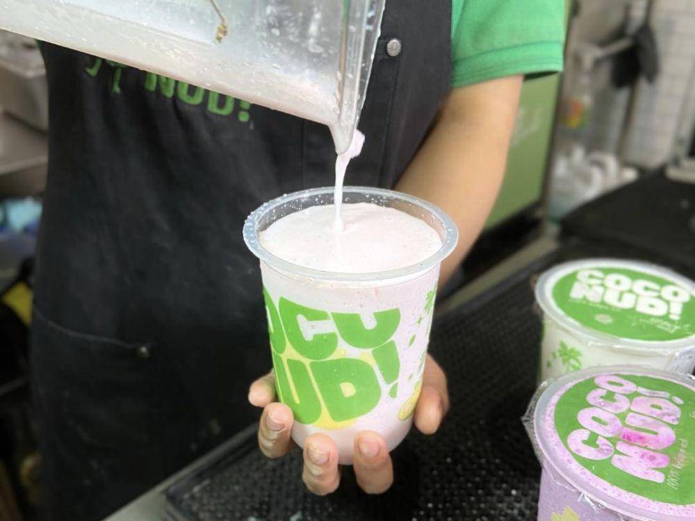 Proses pembuatan produk minuman Coconud. (dok. Coconud)