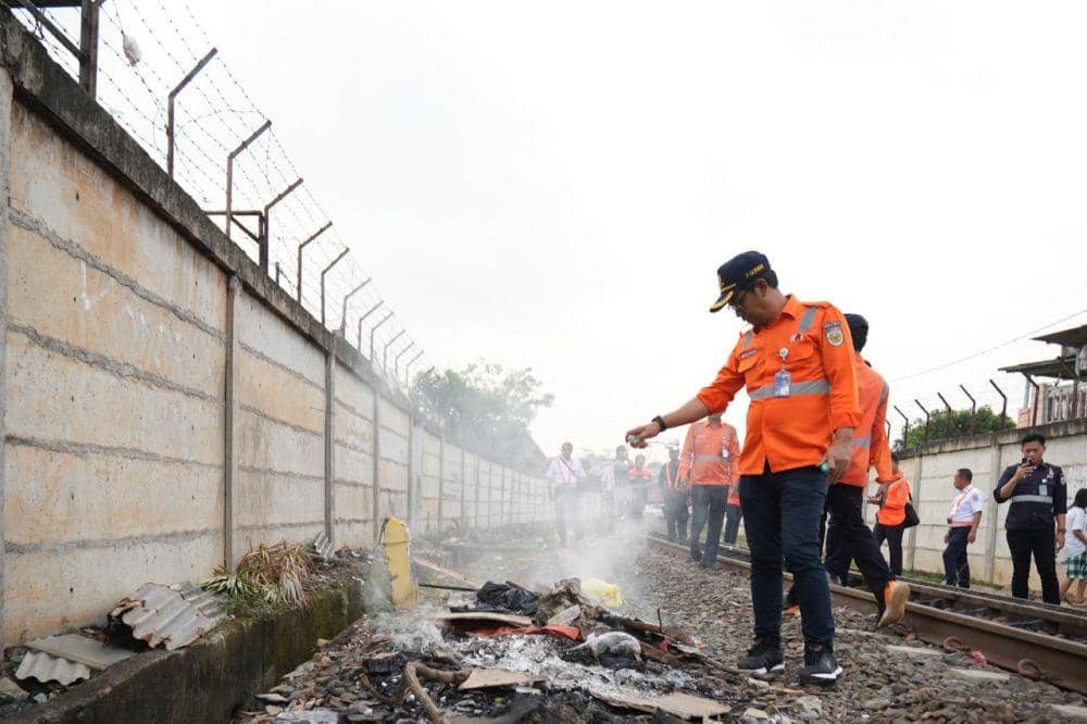 24 Titik Sampah Ditemukan Sepanjang Jalur Kereta Api Bandar Lampung