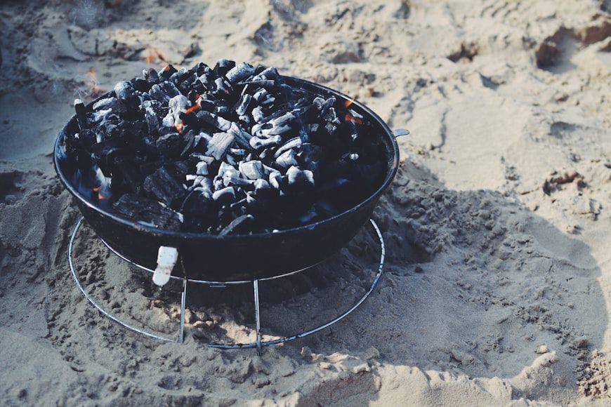ilustrasi arang bakar (unsplash.com/Kirsty TG)