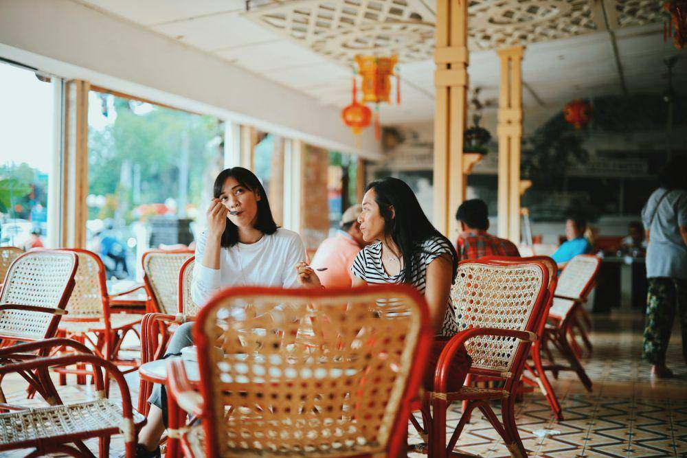 potret tempat makan legendaris di Kota Lama Surabaya (unsplash.com/Rendy Novantino)