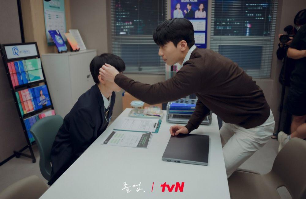 6 Character Development Tokoh The Midnight Romance in Hagwon