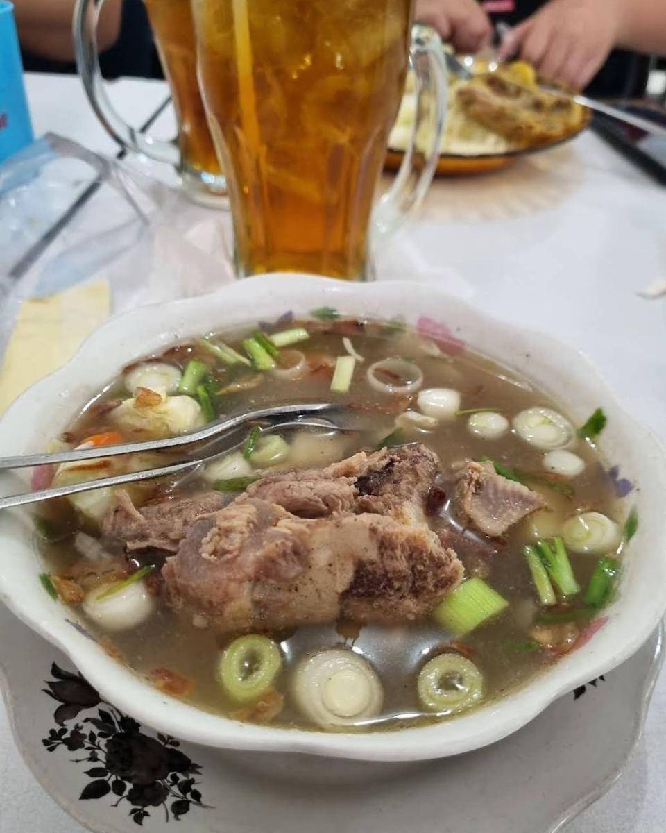 sop buntut di Rumah Makan Laksana Jaya (maps.google.com/Ekus)