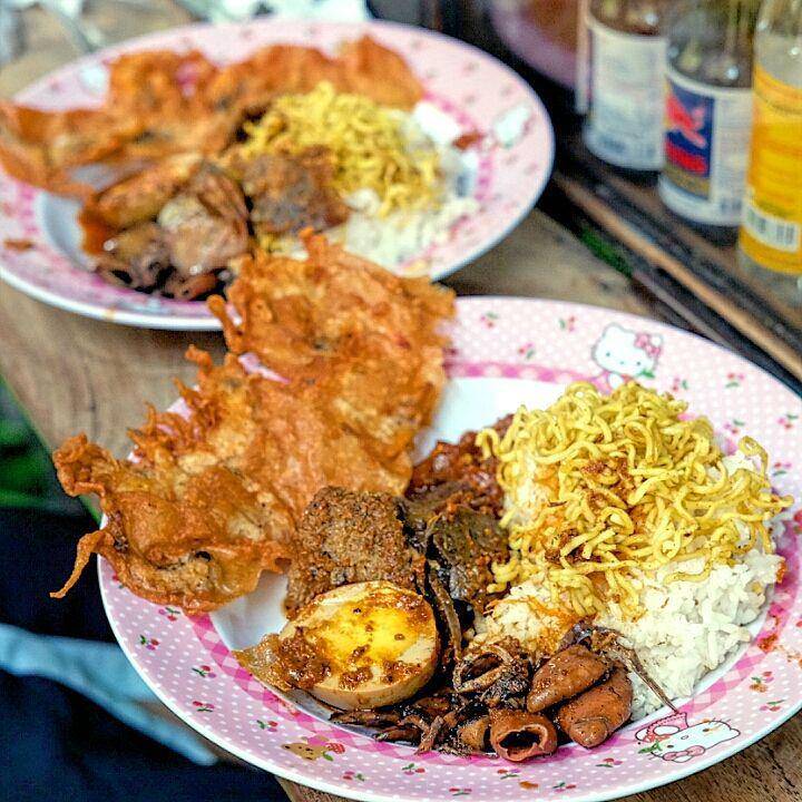 nasi cumi yang ada di Pasar Atom Surabaya (instagram.com/voilajogja)