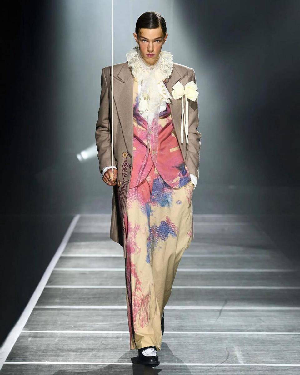 KidSuper S/S '25 di Paris Fashion Week Menswear 2024 (instagram.com/kidsuper)