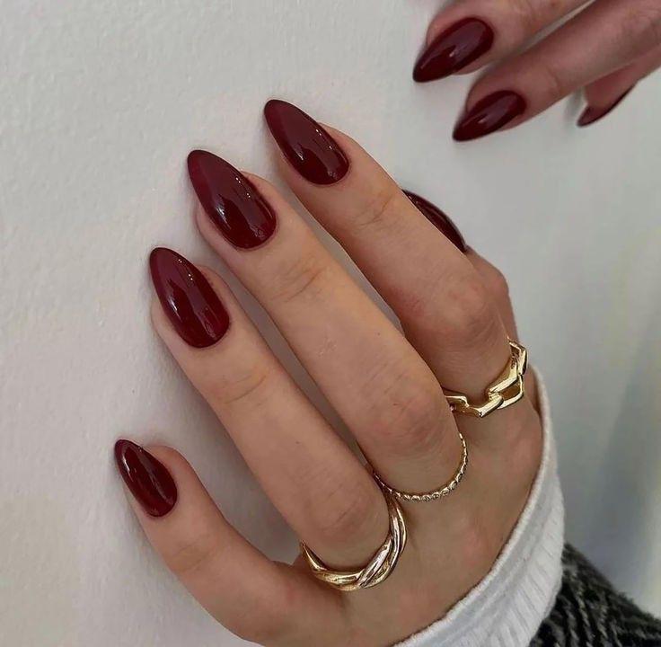 7 Inspirasi Nail Art Bernuansa Merah Marun yang Cantik nan Elegan