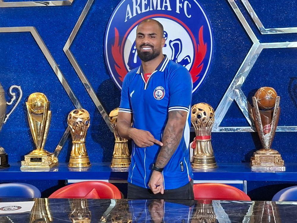 Arema FC Dapatkan Bek Tangguh PSS Sleman