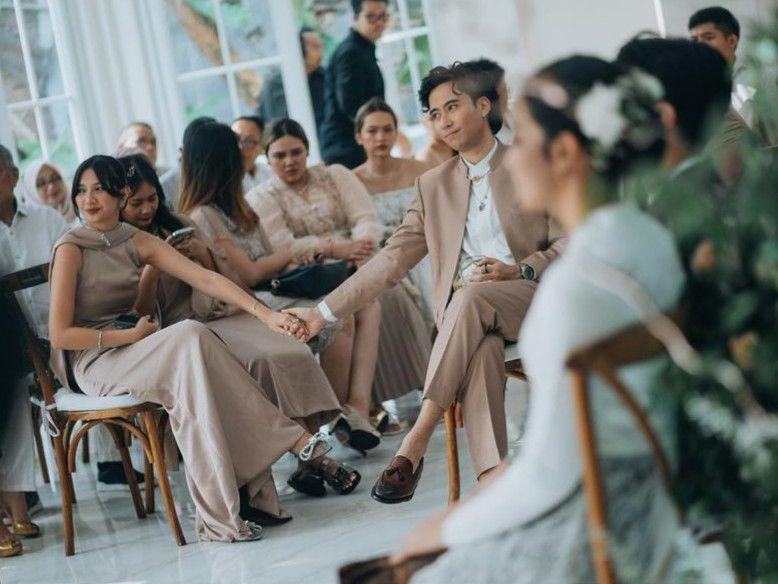 9 Gaya ala Vidi Aldiano dan Sheila Dara untuk Dinner Kondangan, Glam!