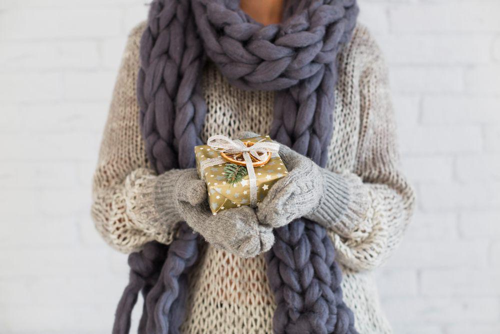 8 Inspirasi Kado Dengan Bahan Rajut selain Sweater
