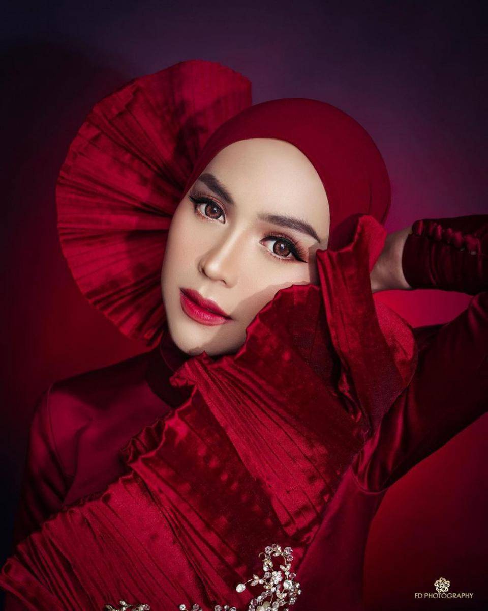 makeup glam ala artis dan selebgram (instagram.com/riaricis1795)