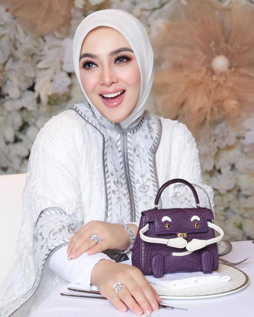 makeup glam ala artis dan selebgram (instagram.com/princessyahrini)
